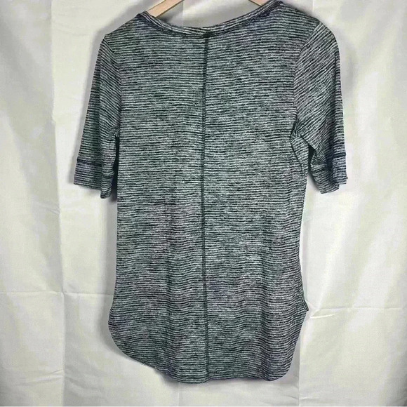 Athleta tee women’s size small - Picture 3 of 3